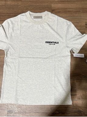 Fear of God ESSENTIALS Light oatmeal Tee